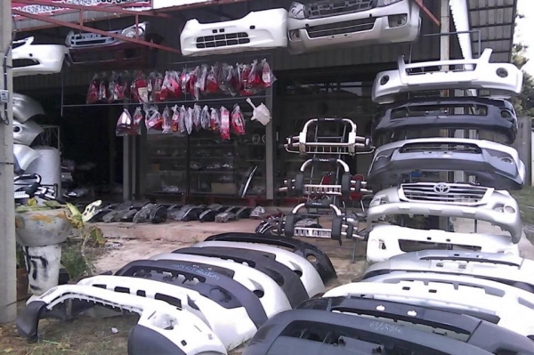 ขายอะไหล่รถ ไฟ กระจังหน้า หลัง อื่นๆอีกมากมาย ของแท้ ราคาถูกจากโรงงาน