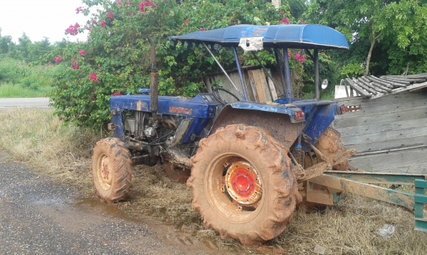 ขายรถไถอิซึกิ 40 แรง สองเพลง พร้อมรถลากเทรนเลอร์ ราคาไม่แพง