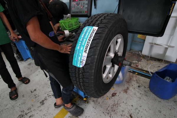 ขายยาง BRIDGESTONE A/T 693 245/70R16