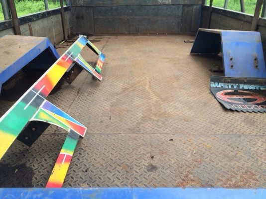 ขาย กระบะ 4 ล้อ 1.80 x 3.20 m. คัทซี 70 cm. .