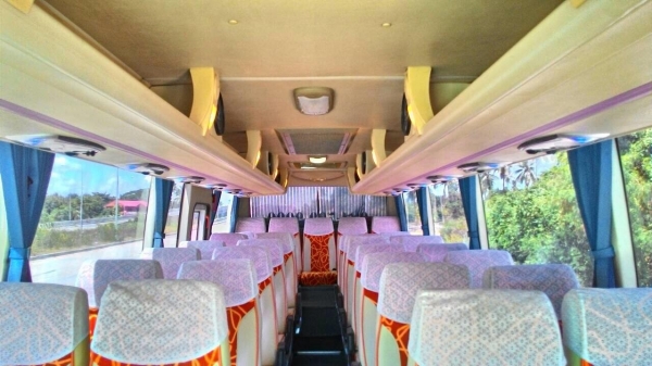 ขายรถบัส 28 ที่นั่ง สภาพใหม่ มือเดียว ขายรถบัส 28 ที่นั่ง สภาพใหม่ มือเดียว