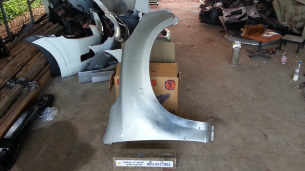 แก้มบังโคลนหน้าขวา All New Corolado  ของแท้มือสอง