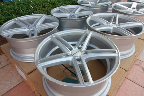 ขายล้อ VOSSEN CV5 ขอบ18X8 วงละ 5,500 บาท
