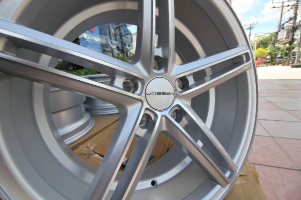 ขายล้อ VOSSEN CV5 ขอบ18X8 วงละ 5,500 บาท