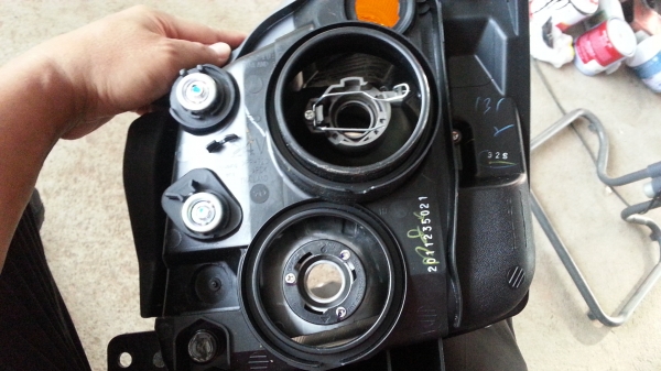 ไฟหน้าขวา ดีแม็ค ของแท้ใหม่