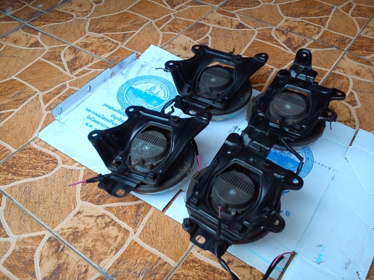 ไฟตัดหมอกทรงกลมหน้าเลนส์กระจก ยี้ห้อ Koito Japan