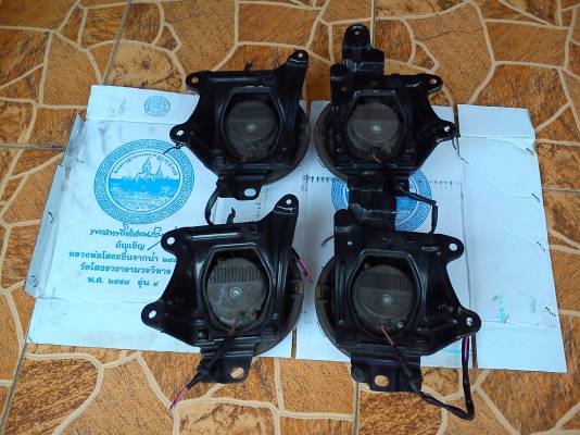 ไฟตัดหมอกทรงกลมหน้าเลนส์กระจก ยี้ห้อ Koito Japan