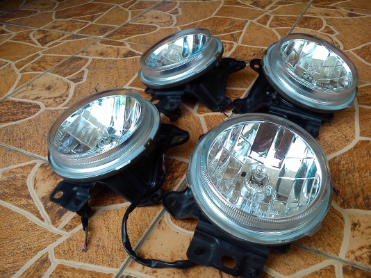 ไฟตัดหมอกทรงกลมหน้าเลนส์กระจก ยี้ห้อ Koito Japan