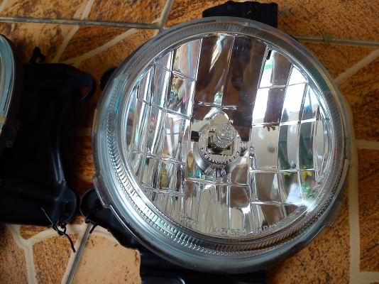 ไฟตัดหมอกทรงกลมหน้าเลนส์กระจก ยี้ห้อ Koito Japan