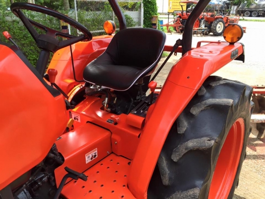 ขายรถไถKubota L3408 (4WD) พร้อมใบมีดหน้าใหม่และผานพรวนช้าง รถพร้อมใช้งาน