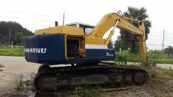 ขายรถแบคโฮ KOMATSU PC200-3 ราคา 420000