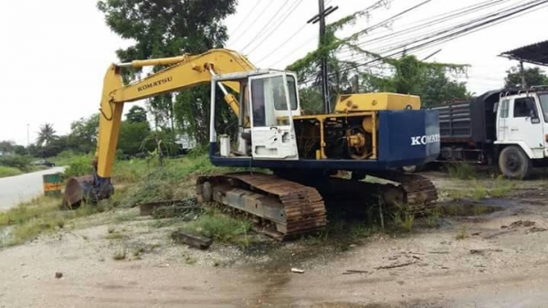 ขายรถแบคโฮ KOMATSU PC200-3 ราคา 420000