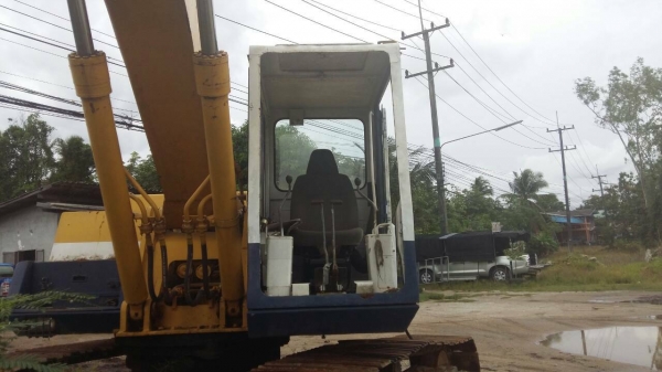 ขายรถแบคโฮ KOMATSU PC200-3 ราคา 420000