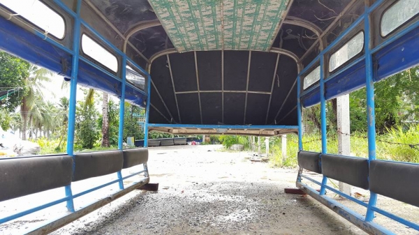 หลังคาแสตนเลส มีเบาะและผ้าใบ