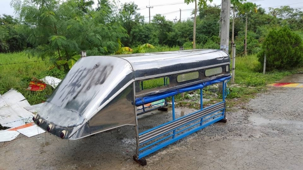 หลังคาแสตนเลส มีเบาะและผ้าใบ