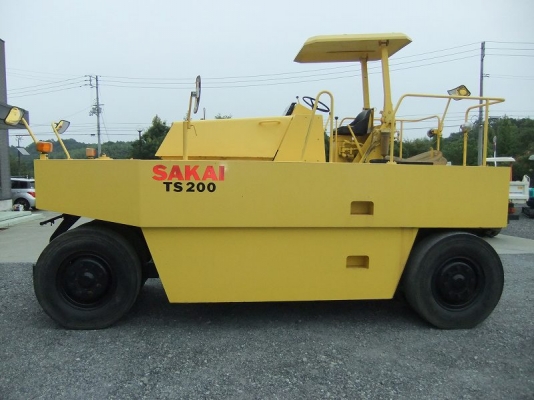 ขายรถบดล้อยาง SAKAI TS200 สนใจติดต่อหนึ่ง 061-4194021