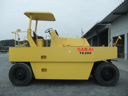 ขายรถบดล้อยาง SAKAI TS200 สนใจติดต่อหนึ่ง 061-4194021