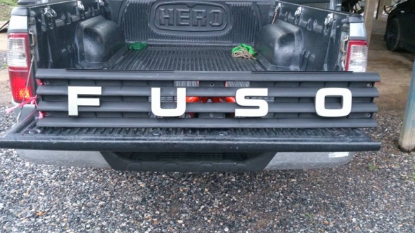 ขายกระจังหน้า FUSO. แท้