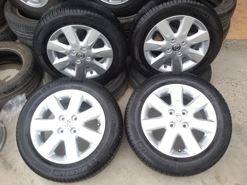 ขายล้อแม็กNISSAN March 15 ยางปี 13  4 ล้อ