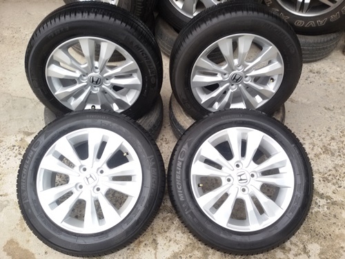 ขายล้อแม็กHONDA CITYขอบ15 ยางปี 0513  4 ล้อ