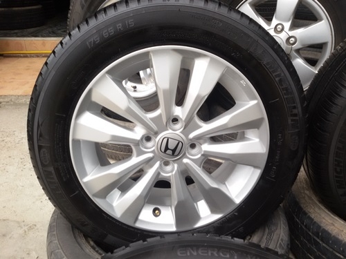ขายล้อแม็กHONDA CITYขอบ15 ยางปี 0513 4 ล้อ ขายล้อแม็กHONDA CITYขอบ15 ยางปี 0513 4 ล้อ