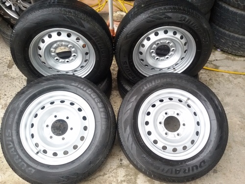 ขายล้อกะทะ15 6รู ยาง205/70/15  4  ล้อ 4000