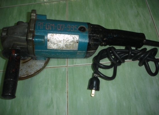 ขายเครื่องเจียรไฟฟ้า ยี่ห้อ makita รุ่น 9607NB ขนาด 7" 1800 วัตต์