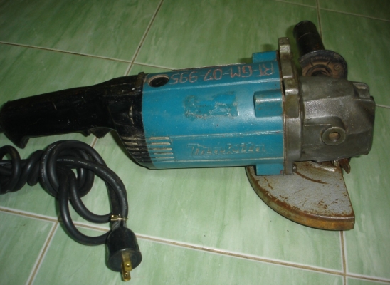 ขายเครื่องเจียรไฟฟ้า ยี่ห้อ makita รุ่น 9607NB ขนาด 7" 1800 วัตต์