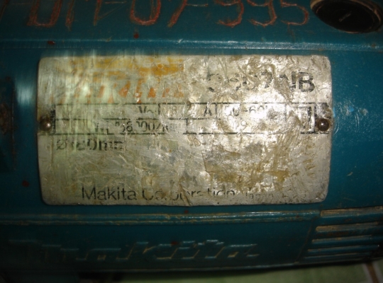 ขายเครื่องเจียรไฟฟ้า ยี่ห้อ makita รุ่น 9607NB ขนาด 7" 1800 วัตต์