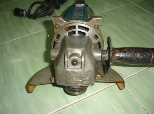 ขายเครื่องเจียรไฟฟ้า ยี่ห้อ makita รุ่น 9607NB ขนาด 7" 1800 วัตต์