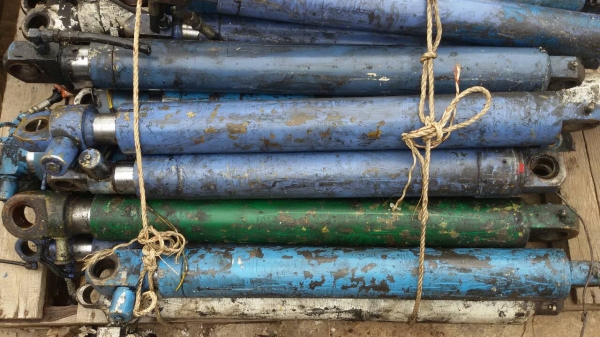 ต้องการขายกระบอกไฮโดรลิคทางเดียว อันละ 1,500 บาท