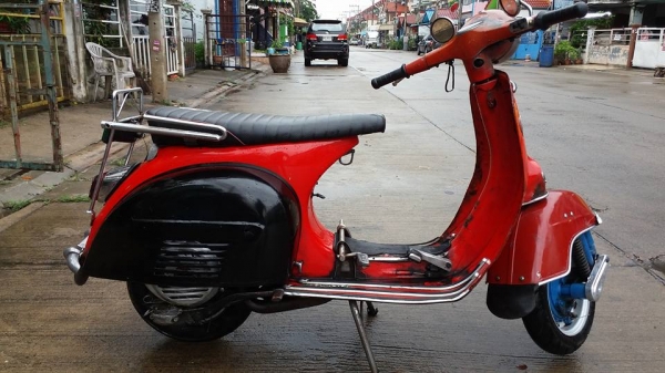 ขาย vespa sprint 150 อิตาลี สวยๆ พื้นไม่ผุ สีไม่ดีครับ เครื่องแรงเลยครับ เครื่อง px หลีดวาว 5 pot แรงๆครับ แต่เลขดันเป็น sprint เครื่องแรงดีครับพร้อมขับกลับได้เลยครับ ราคา 29,500 บาทครับ สนใจติดต่อได้ครับ 0826336557 โป้งครับ รถอยู่รังสิตครับ รับเทรินทุกรุ