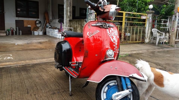 ขาย vespa sprint 150 อิตาลี สวยๆ พื้นไม่ผุ สีไม่ดีครับ เครื่องแรงเลยครับ เครื่อง px หลีดวาว 5 pot แรงๆครับ แต่เลขดันเป็น sprint เครื่องแรงดีครับพร้อมขับกลับได้เลยครับ ราคา 29,500 บาทครับ สนใจติดต่อได้ครับ 0826336557 โป้งครับ รถอยู่รังสิตครับ รับเทรินทุกรุ