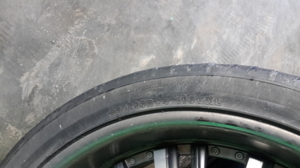 ** ราคา 35,000 ** แม็กขอบ 24 + พร้อมยาง 295/35R24 พร้อมใช้มากๆ