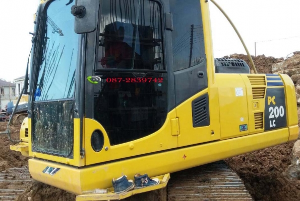 ขายรถแบคโฮบูมยาว KOMATSU PC200LC-8 C733XX  4,9XX ชม.