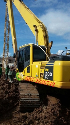 ขายรถแบคโฮบูมยาว KOMATSU PC200LC-8 C733XX  4,9XX ชม.