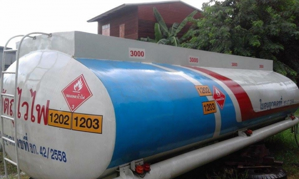 ขายถังน้ำมัน  10,000  กว่าลิตร