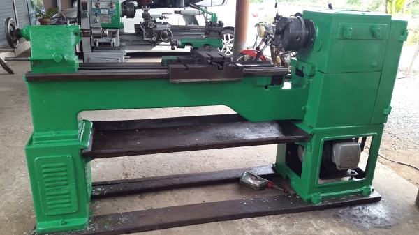 เครื่องกลึง 6 ฟุต 3 เพลา เกียร์บล็อก พร้อมใช้งาน สภาพสวย ๆ ด่วน !! 75,000