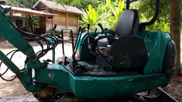 ขายรถขุดเล็ก แมคโครเล็กkomatsu pc35-8 สภาพสวยพร้อมใช้ เดิมๆเลย