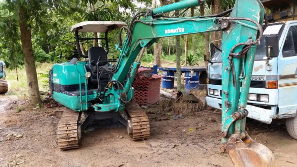 ขายรถขุดเล็ก แมคโครเล็กkomatsu pc35-8 สภาพสวยพร้อมใช้ เดิมๆเลย