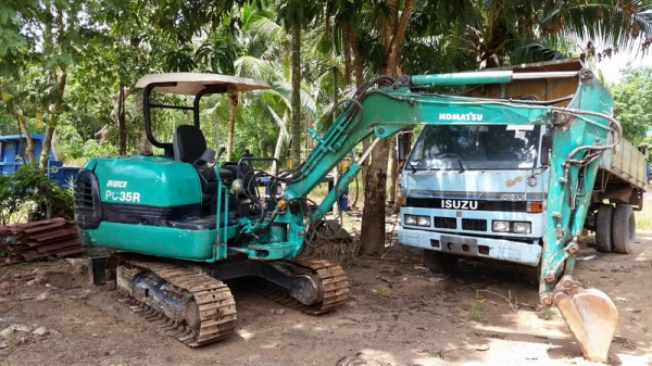 ขายรถขุดเล็ก แมคโครเล็กkomatsu pc35-8 สภาพสวยพร้อมใช้ เดิมๆเลย