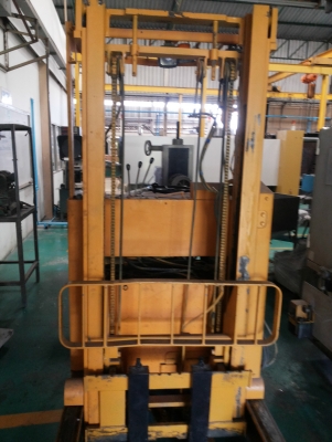 ขายรถไฟฟ้ายืนขับ komatsu ขนาด 1.5 ตัน เสาสูง 3.5 เมตร ราคาถูก 45,000 บาท