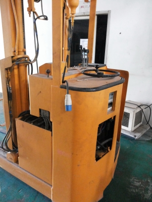 ขายรถไฟฟ้ายืนขับ komatsu ขนาด 1.5 ตัน เสาสูง 3.5 เมตร ราคาถูก 45,000 บาท