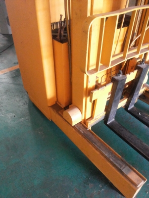 ขายรถไฟฟ้ายืนขับ komatsu ขนาด 1.5 ตัน เสาสูง 3.5 เมตร ราคาถูก 45,000 บาท