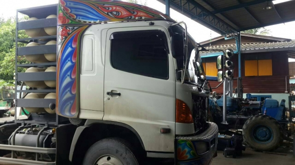 หัวลากมือสอง/ Hino Mega FM1J=260 แรง ปี 53 แก๊สแท้ โรงงาน/ พ่วงเซมิดั๊มสามเพลายัด/ ยางใหม่เรเดี่ยรทุกเส้น