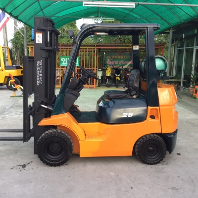 ฟอล์คลิฟต์ โตโยต้า รุ่น 7 เบนซิลติดตั้งแก็ส เสา 3 เมตร 2.5 ตัน