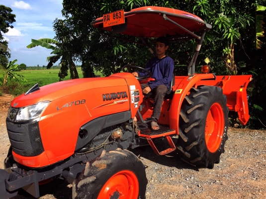 ขายด่วนรถไถคูโบต้า L4708 พร้อมอุปกรณ์ ราคา 365,000 บาท สนใจโทร 0819136451