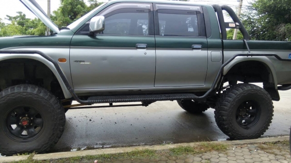 ขายถูก!!ได้ทั้งสดทั้งผ่อน!!สตาด้าปี 2001 GLS 2.8 เทอร์โบ 4WD สภาพพร้อมลุย ขายถูก!!ได้ทั้งสดทั้งผ่อน!!สตาด้าปี 2001 GLS 2.8 เทอร์โบ 4WD สภาพพร้อมลุย