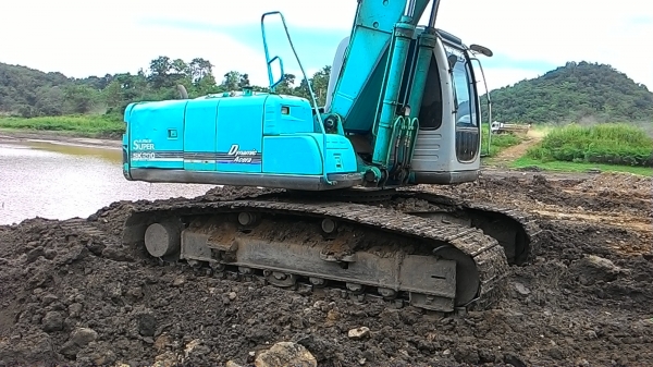 รถแบคโฮ KOBELCO SK200M6 SUPER YN09