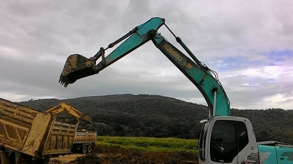 รถแบคโฮ KOBELCO SK200M6 SUPER YN09